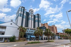 Exterior - 3BR New at Paradise Resort,King Suite,Pools,Views! (Myrtle Beach)