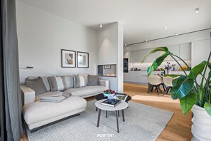 TV, fireplace, stereo - Shipyard Suite – Ethanol Fireplace, Quooker, Terrace, 2 Bedrooms (List auf Sylt)