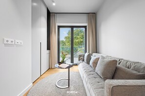 Fernseher, Kamin, Stereoanlage