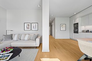 Televisión, chimenea, estéreo