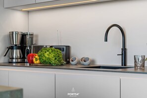 Fridge, oven, stovetop, dishwasher - Seaside Suite – Terrace, Quooker, Infrared Shower, Ethanol Fireplace (List auf Sylt)