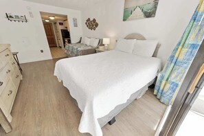 Fer et planche à repasser, Wi-Fi gratuit, draps fournis