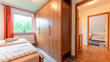 2 Schlafzimmer, Reisekinderbett, kostenloses WLAN