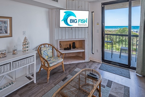 Large Living Room, Beautifully Decorated with Amazing Views