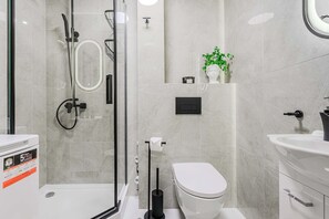 Shower, hair dryer, towels - Lumina opposite the Palace of Culture and Science (Warszawa BIG)