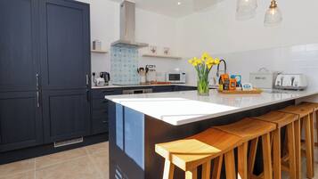 Rentaplats i utensilis de cuina, vaixella i coberteria