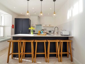 Dishwasher, cookware/dishes/utensils - The Haven (Marazion)