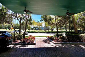 Property grounds - Grove Cove - Pool, Parking, Central Coconut Grove (Miami)