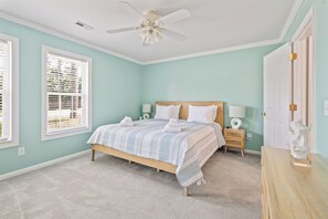 3 bedrooms, desk, iron/ironing board, free WiFi