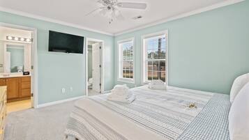 3 slaapkamers, een bureau, een strijkplank/strijkijzer, gratis wifi