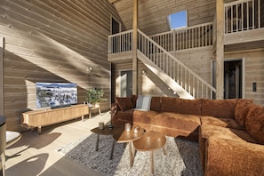 Smart-TV, Kamin, Stereoanlage