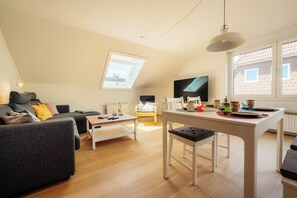 TV, books - Heavenly Harz – Family-Friendly Holiday Apartment in Braunlage (Braunlage)