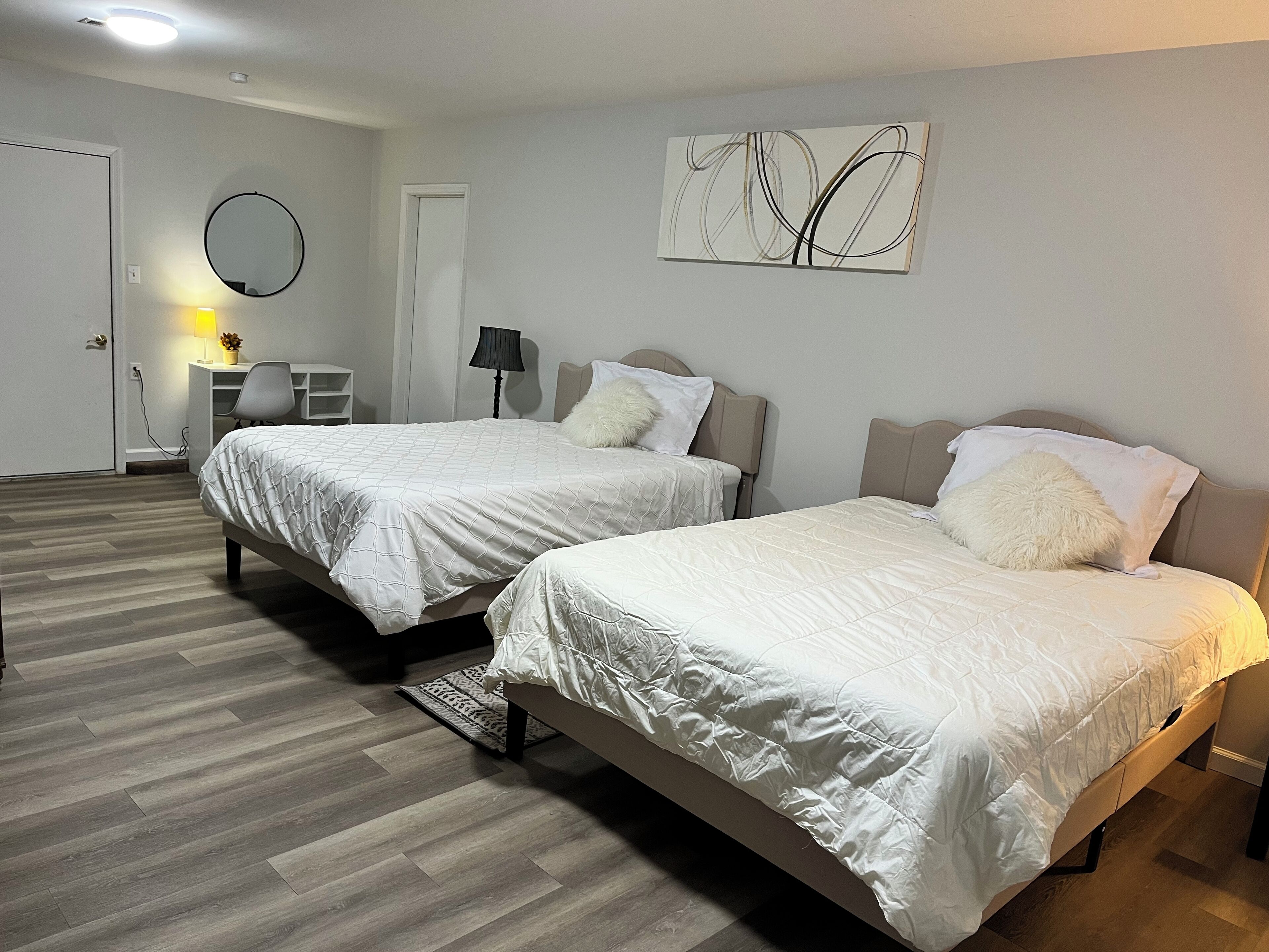 5 habitaciones, tabla de planchar con plancha, wifi y ropa de cama 