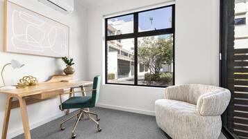 Apartemen, 2 kamar tidur, balkon | 2 kamar tidur, setrika/meja setrika, dan Wi-Fi gratis