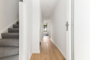 Apartamento, 2 quartos, sacada | Área de estar | TV de tela plana