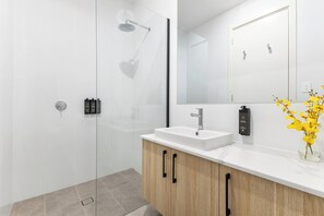 Appartement, 2 slaapkamers, balkon | Badkamer