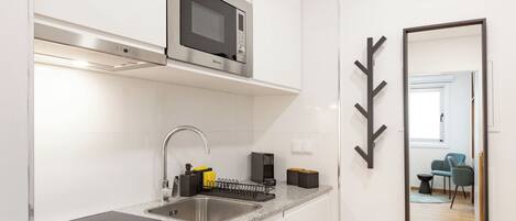 City Studio, 1 Double Bed, Non Smoking | Private kitchenette