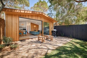 Outdoor dining - Secluded Bellbrae sanctuary (Bellbrae)