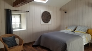 1 bedroom, iron/ironing board, travel crib, WiFi - Bed and breakfast in Gourgé near Parthenay in a quiet country setting (Gourgé)