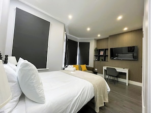 1 bedroom, desk, iron/ironing board, WiFi
