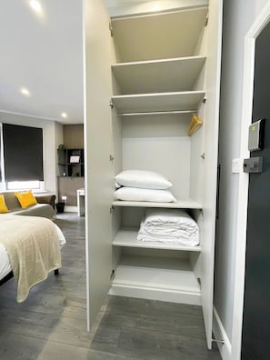 1 bedroom, desk, iron/ironing board, WiFi