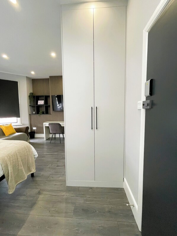 1 chambre, bureau, fer et planche à repasser, Wi-Fi
