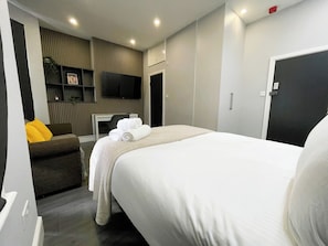 1 bedroom, desk, iron/ironing board, WiFi
