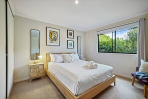 3 chambres, fer et planche à repasser, Wi-Fi gratuit, draps fournis