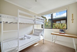 3 dormitorios, tabla de planchar con plancha, wifi gratis y ropa de cama