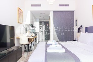 Safe på rommet, strykejern/-brett, wi-fi (inkludert) og sengetøy