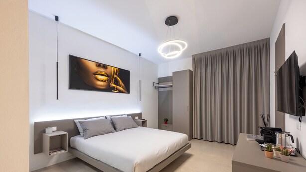 Luxury Room, 1 King Bed, Private Bathroom, City View - Luxury Station Suite (Bologna)