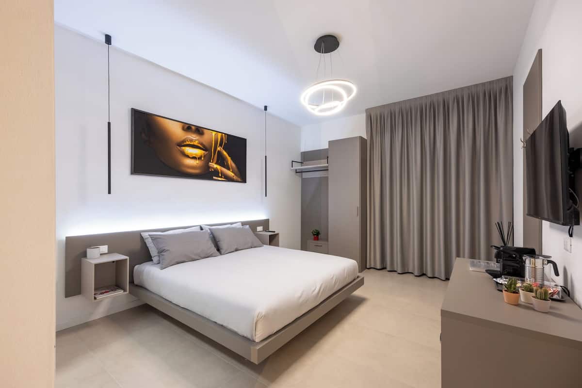 In-room safe, desk, laptop workspace, blackout curtains
