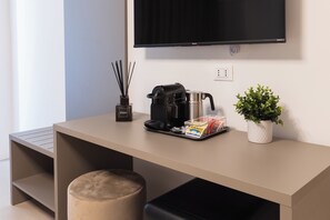 Luxury Room, 1 King Bed, Private Bathroom, City View | In-room safe, desk, laptop workspace, blackout curtains - Luxury Station Suite (Bologna)