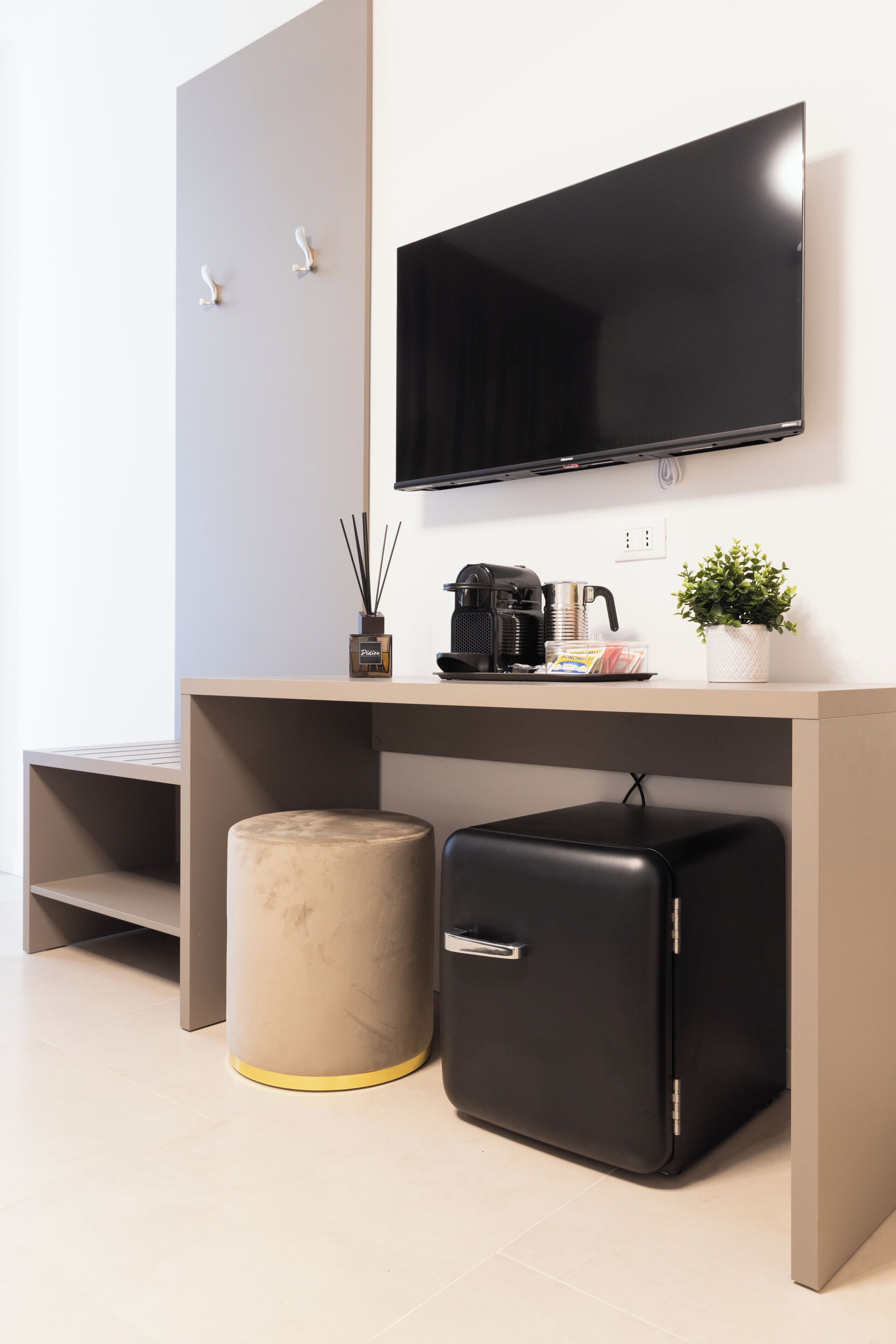 Camera Luxury, 1 letto king, bagno privato, vista città | Una cassaforte in camera, una scrivania, postazione laptop