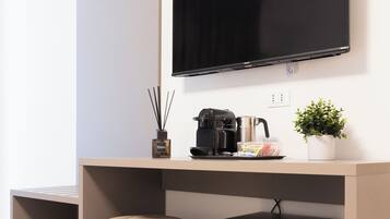 Camera Luxury, 1 letto king, bagno privato, vista città | Una cassaforte in camera, una scrivania, postazione laptop