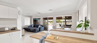 Private Jetty | Family & Pet-Friendly Retreat