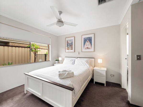 4 bedrooms, iron/ironing board, free WiFi, bed sheets