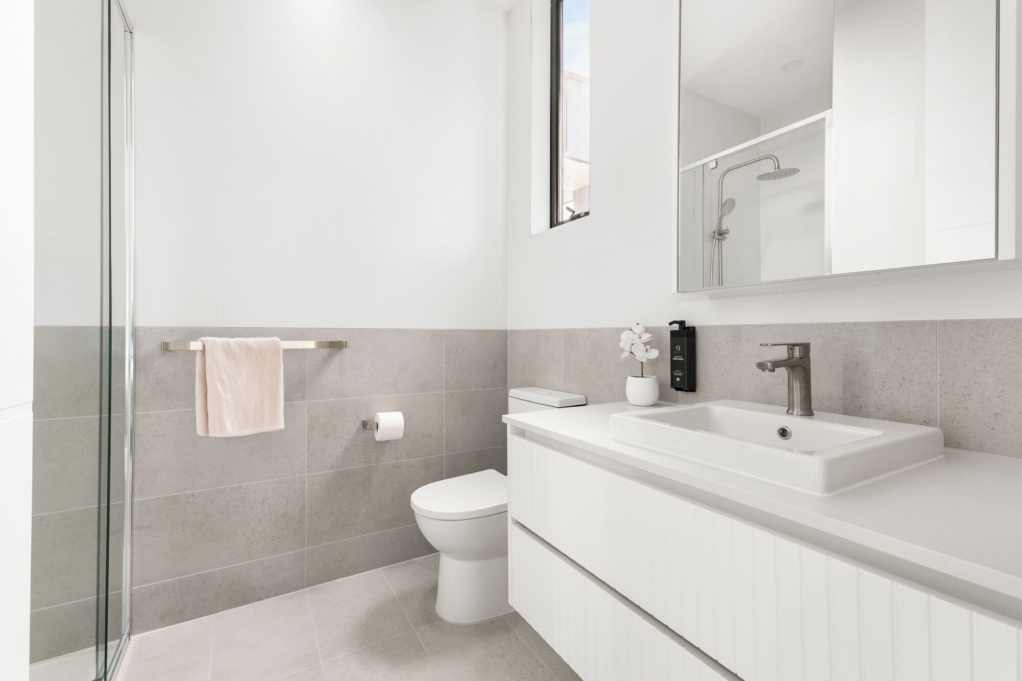 Apartment, 2 Bedrooms, Balcony | Bathroom | Hair dryer, towels, soap, shampoo