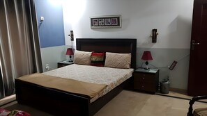 Double Room, City View | Free WiFi - khyber lodge 2 guest house (Islamabad)