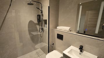 Deluxe Apartment, City View | Bathroom