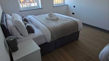 1 bedroom, laptop workspace, iron/ironing board, free WiFi