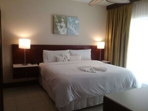 3 habitaciones, tabla de planchar con plancha, wifi y ropa de cama