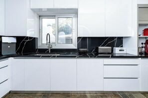 Fridge, microwave, oven, stovetop - Greek Style Villa Blossom, 5-Bedroom Short Walking Distance To Fig Tree Bay (Protaras)
