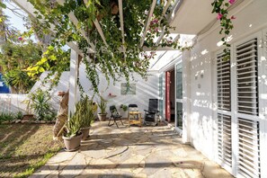 Terrace/patio - Greek Style Villa Blossom, 5-Bedroom Short Walking Distance To Fig Tree Bay (Protaras)