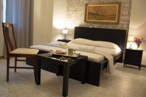 3 عدّة غرف نوم ومكواة/لوح كي وواي فاي وملاءات أسرّة