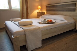 3 habitaciones, tabla de planchar con plancha, wifi y ropa de cama 