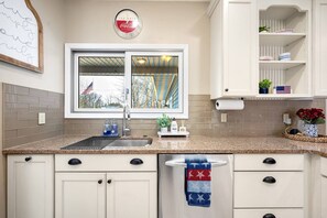 Fridge, microwave, oven, stovetop - This house is a 4 bedroom(s), 2.5 bathrooms, located in Coloma, MI. (Coloma)