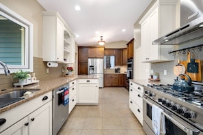 Fridge, microwave, oven, stovetop - Private lagoon retreat with walkable Paw Paw Lake access. Offers a peaceful setting with water views, fishing, and outdoor space to relax. Close to wineries, Lake Michigan beaches, and local attractions—perfect for family and group getaways. (Coloma)