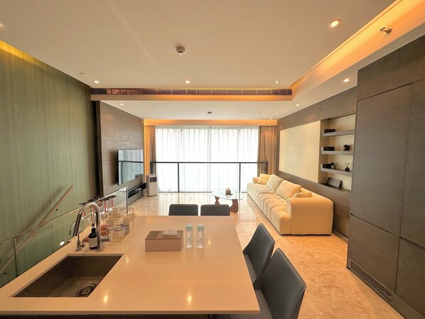 Luxe appartement, uitzicht op het water | Voorkant van accommodatie