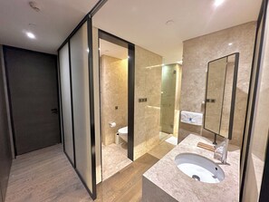 Appartamento Luxury, vista canale | Bagno | Pantofole